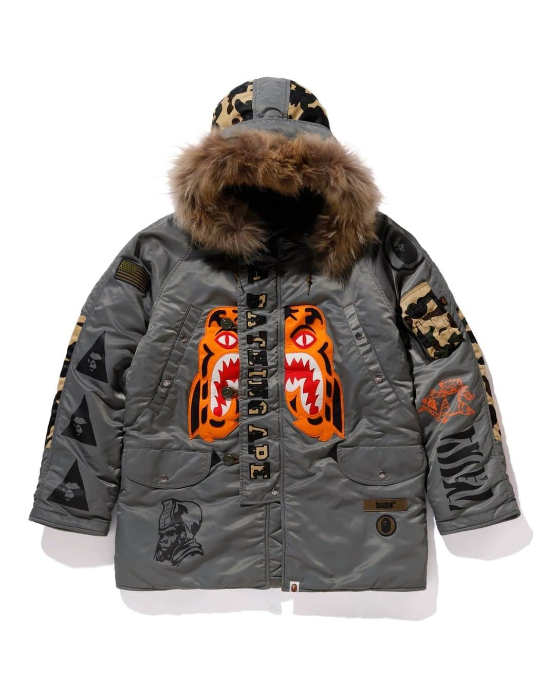 ア ベイシング エイプさんのインスタグラム写真 - (ア ベイシング エイプInstagram)「Initially exhibited at BAPE® XXV, BAPE® x @alphaindustries is hitting the stores with highly exclusive MA-1 and N-3B jackets. BAPE® original prints, patches, and materials are integrated into Alpha Industry's most coveted jackets. This collaboration will be available at @bapexclusiveaoyama, @bapestoredsmg and BAPE.COM on Saturday, January 25th. #bape #alphaindustries」1月22日 7時00分 - bape_japan