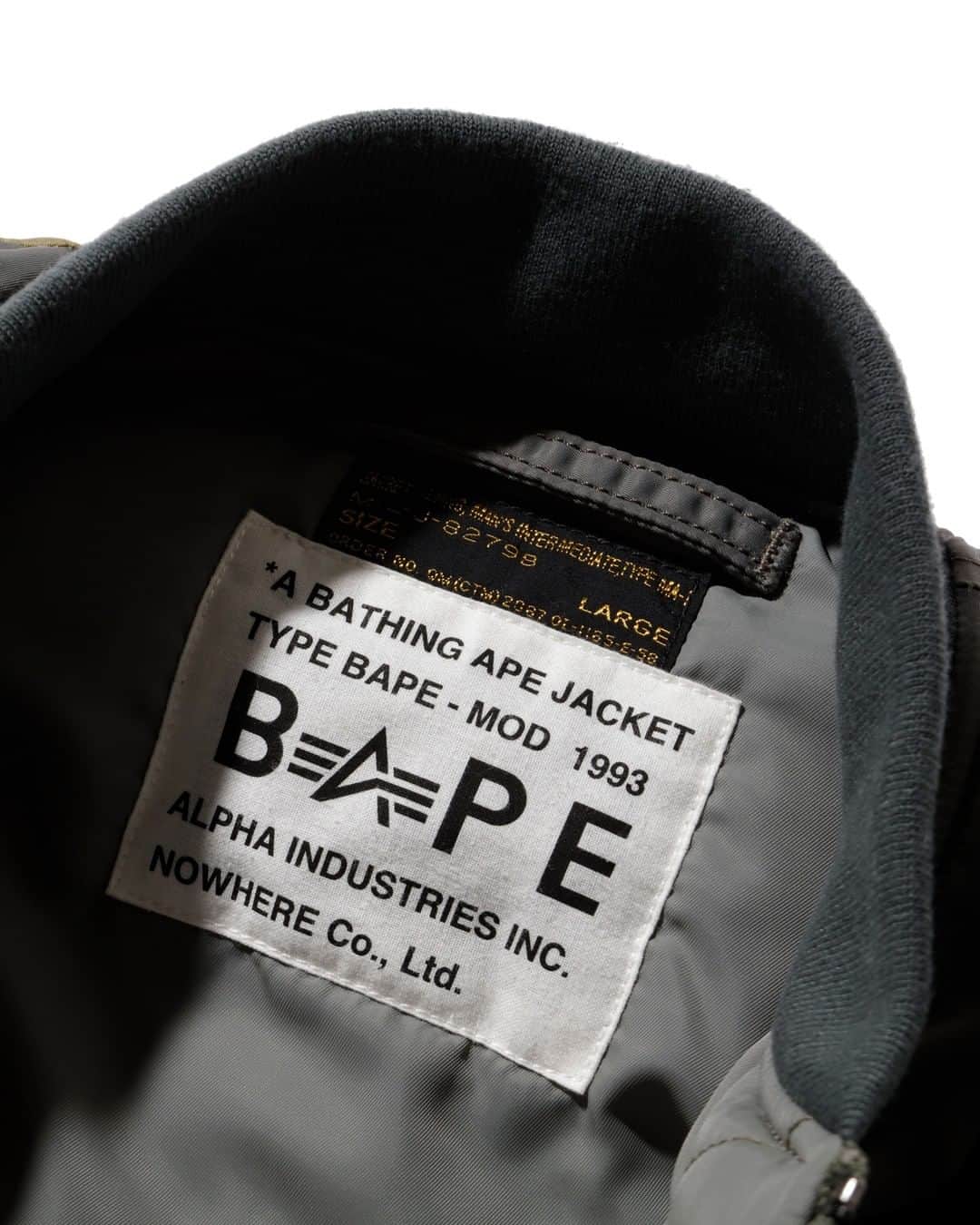 ア ベイシング エイプさんのインスタグラム写真 - (ア ベイシング エイプInstagram)「Initially exhibited at BAPE® XXV, BAPE® x @alphaindustries is hitting the stores with highly exclusive MA-1 and N-3B jackets. BAPE® original prints, patches, and materials are integrated into Alpha Industry's most coveted jackets. This collaboration will be available at @bapexclusiveaoyama, @bapestoredsmg and BAPE.COM on Saturday, January 25th. #bape #alphaindustries」1月22日 7時00分 - bape_japan