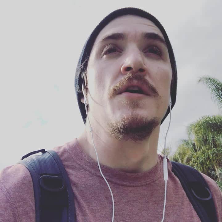 カイル・ガルナーのインスタグラム：「Just a couple of thoughts as I walk my muppet dog. Thank you ❤️😊❤️😊❤️😊❤️😊❤️😊❤️😊❤️」
