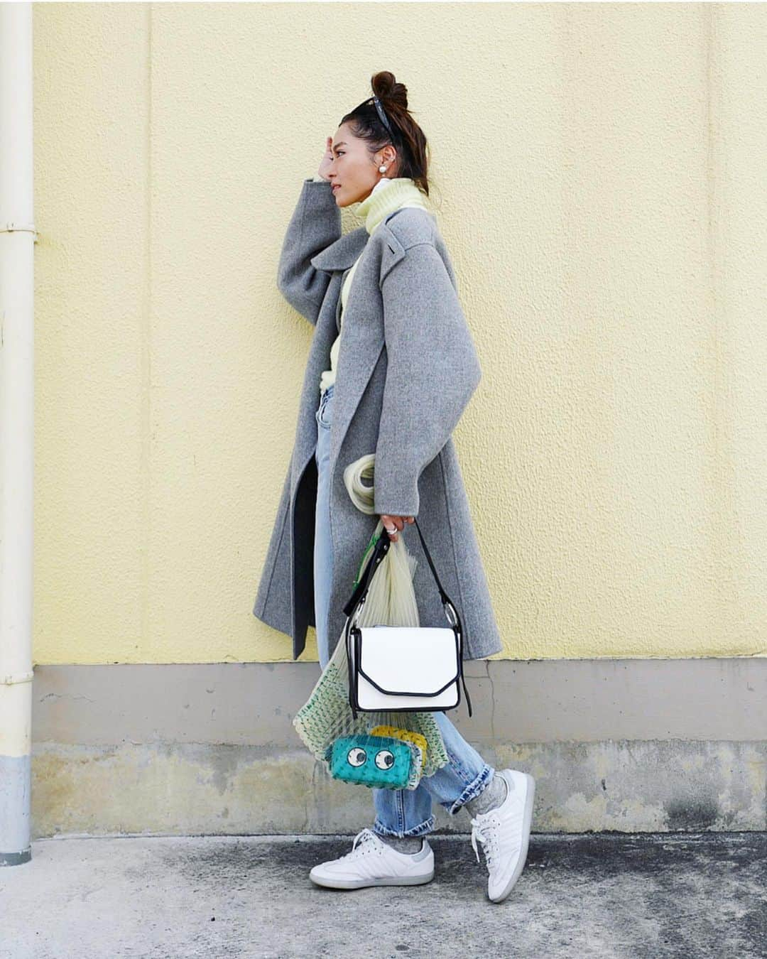 田中彩子さんのインスタグラム写真 - (田中彩子Instagram)「. 去年💚 . coat...#hyke knit...#blamink jeans...#levis shose...#adidas  bag...#ayako #ayakobag subbag...#jilsander . こうして過去の写真を見返してみると、好きな物は変わらないんだなあ💭 と思う☺️」1月22日 7時10分 - ayako_tanaka_