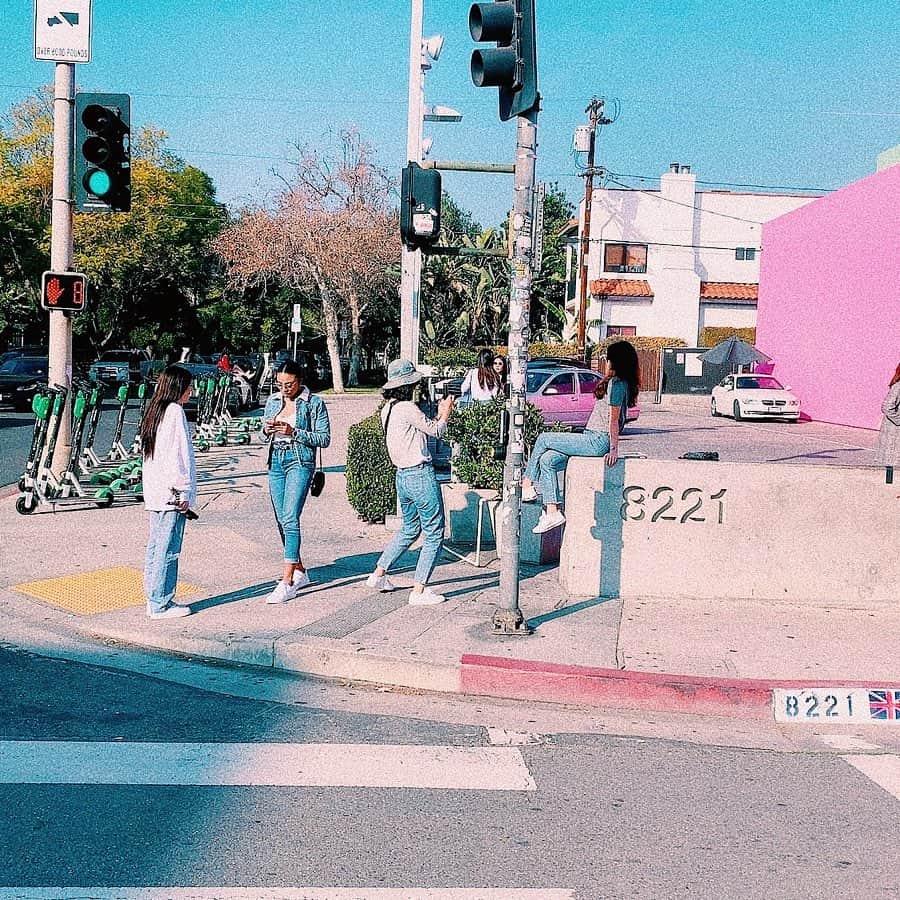 吉田菫さんのインスタグラム写真 - (吉田菫Instagram)「. 歩いてるだけでも刺激的な街🌴❤️ 最初の方に社長さんも遊びにきてたからランチもしました🍴 . この蝶々のフィルター使うと泣きぼくろみたいのつく😂🦋 . #losangeles  #LA #すぅ旅」1月22日 7時13分 - sumiredooon1228