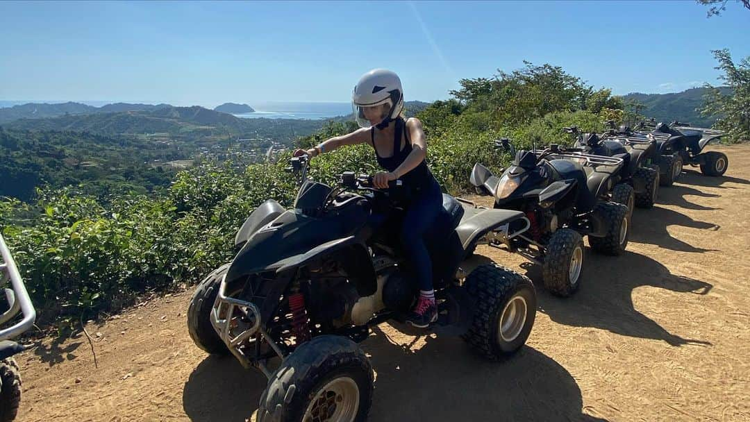 ピパ さんのインスタグラム写真 - (ピパ Instagram)「Ride it like I stole it😏 . . #4X4 #atv #costarica #jaco #adventure #somuchfun #rideordie」1月22日 7時15分 - bipa.diva