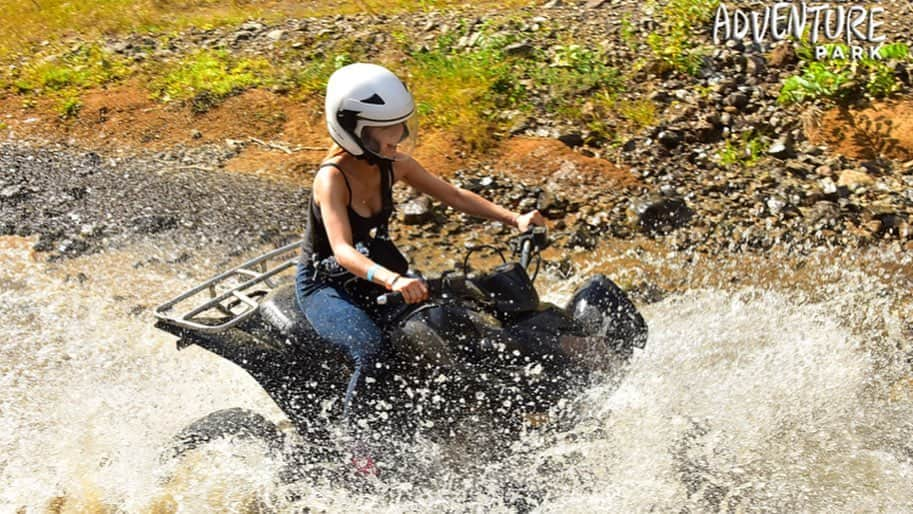 ピパ さんのインスタグラム写真 - (ピパ Instagram)「Ride it like I stole it😏 . . #4X4 #atv #costarica #jaco #adventure #somuchfun #rideordie」1月22日 7時15分 - bipa.diva