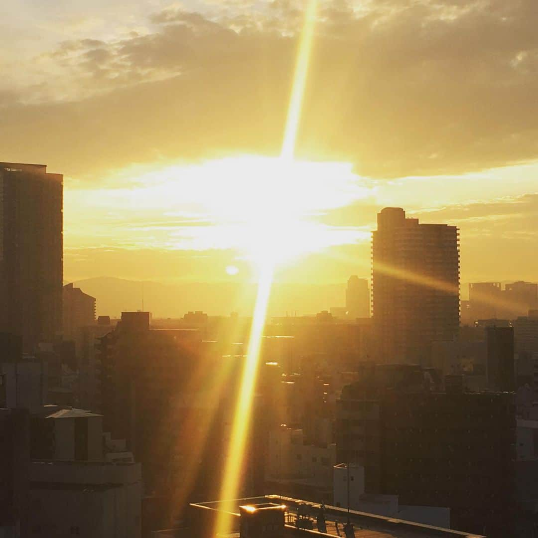 宮田麺児さんのインスタグラム写真 - (宮田麺児Instagram)「本日　天赦日と一粒万倍日がかさなる日です 手帳を新調しました。  #天赦日#一粒万倍日#最強開運日#手帳#エイ革」1月22日 7時34分 - miyatamenji