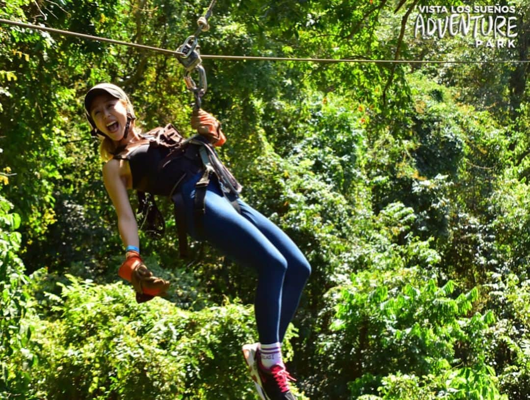 ピパ さんのインスタグラム写真 - (ピパ Instagram)「The world is mine to explore🤙🏼 . . #costarica #jaco #zipline #hanglikeamonkey #adventure」1月22日 7時36分 - bipa.diva