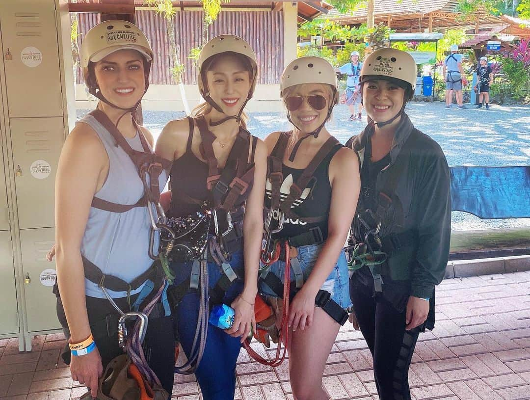 ピパ さんのインスタグラム写真 - (ピパ Instagram)「The world is mine to explore🤙🏼 . . #costarica #jaco #zipline #hanglikeamonkey #adventure」1月22日 7時36分 - bipa.diva