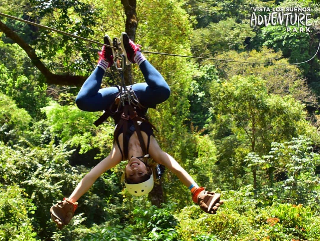 ピパ さんのインスタグラム写真 - (ピパ Instagram)「The world is mine to explore🤙🏼 . . #costarica #jaco #zipline #hanglikeamonkey #adventure」1月22日 7時36分 - bipa.diva