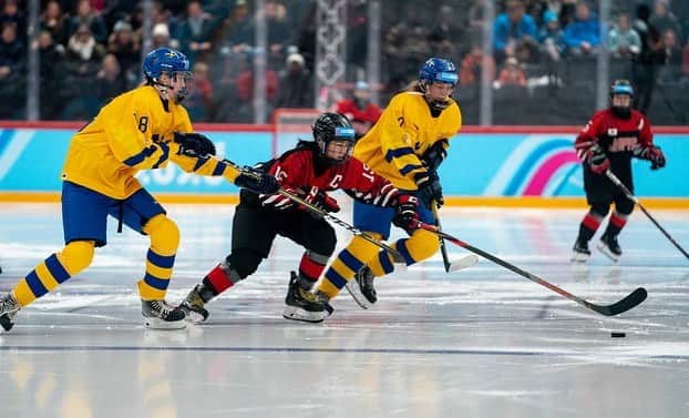 国際オリンピック委員会さんのインスタグラム写真 - (国際オリンピック委員会Instagram)「アイスホッケー女子日本代表は、スウェーデンとの決勝戦を4-1で勝利し金メダルを獲得🥇✨ おめでとうございます！  @team_nippon @lausanne2020 #Lausanne2020」1月22日 8時12分 - gorin