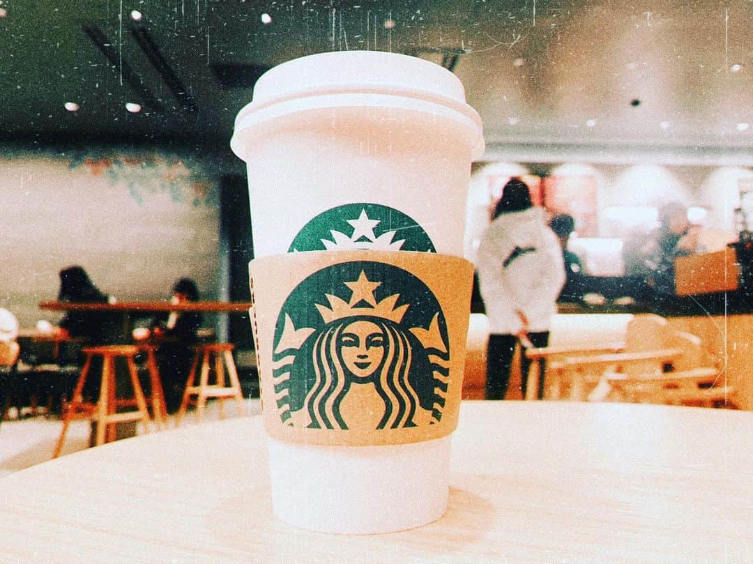 小此木まりさんのインスタグラム写真 - (小此木まりInstagram)「☕️ また、ここ。 #Starbucks #スタバ #ホワイトモカ #これからお仕事 #寒いね」1月22日 13時57分 - mariokonogi