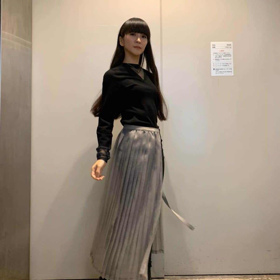 Perfumeさんのインスタグラム写真 - (PerfumeInstagram)「Perfume Closet 第4弾Phase2 Pop Upスタートしましたー！！﻿ グレーのスカートはシアーのほうだけパンツに重ねてこういう着こなしもできるよ♪﻿ ぜひチェックしてね！﻿ ﻿ かしゆか﻿ #prfm﻿ #PerfumeCloset﻿ #渋谷スクランブルスクエア #shibuyascramblesquare ﻿ Perfume Closet Part4, Phase 2 Pop-Up shop starts today! This is another look of the 2WAY PLEAT SKIRT. You can wear the sheer material only, together with pants♪ Don’t miss the chance to check it out! KASHIYUKA」1月22日 13時52分 - prfm_official