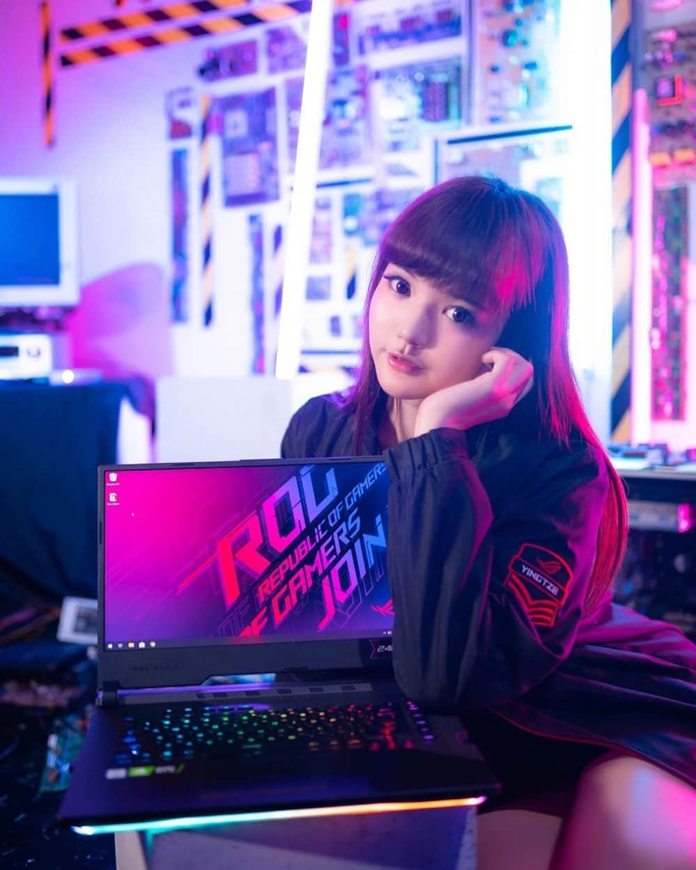 YingTzeさんのインスタグラム写真 - (YingTzeInstagram)「This marks my 3rd year of becoming Brand Ambassador for Asus ROG Malaysia. ❤️ @asusrog.my  Thank you for always giving me the best ! _ Streaming Everyday at my Facebook Page , 8pm-12am . Click receive “ Live Notifications “ if you don’t remember the time. 😉 ▶️ www.facebook.com/yingtze1206 _ Tonight I’ll be streaming PUBGM. See you later ! 📸 @kenn_tee  #blessed #ytzgaming #rogmykol #republicofgamers #asusrog #gamersmalaysia」1月22日 13時52分 - yingtze