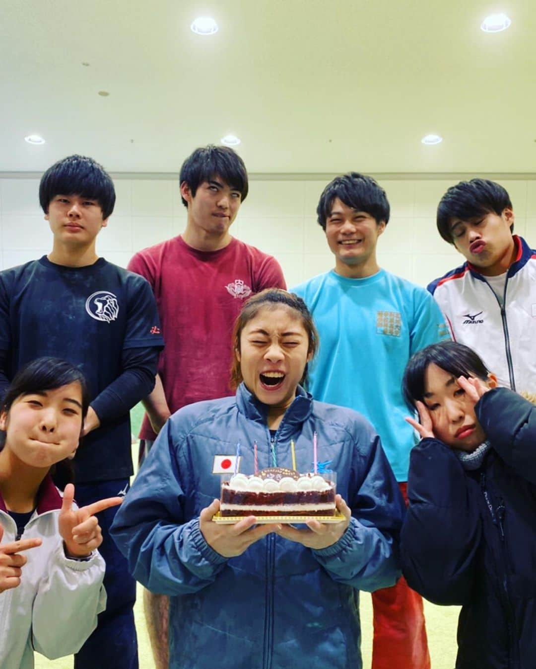 内山由綺さんのインスタグラム写真 - (内山由綺Instagram)「今更投稿だけどお誕生日お祝いしてくれた方々ありがとう♡ プレゼントもメッセージも何もかもがとても嬉しかったです🙏 22歳は飛躍できる一年にできるように頑張ります🥳 どうぞよろしくお願いします！」1月22日 8時41分 - yuki_gym_smile