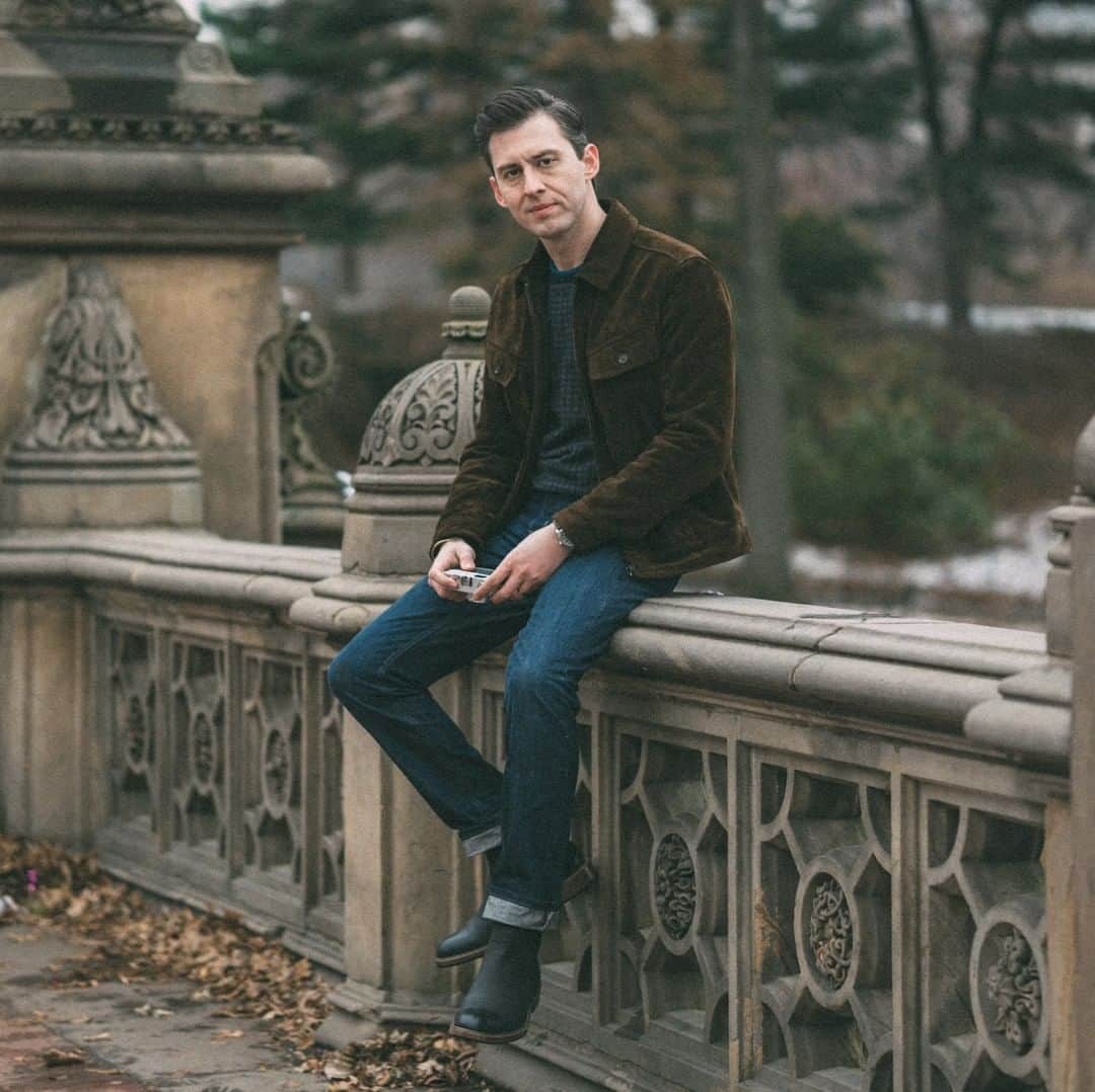ペリーエリスのインスタグラム：「@mustafakacar enjoys a day in Central Park in our split cow suede jacket. #LifeReadySince1976」