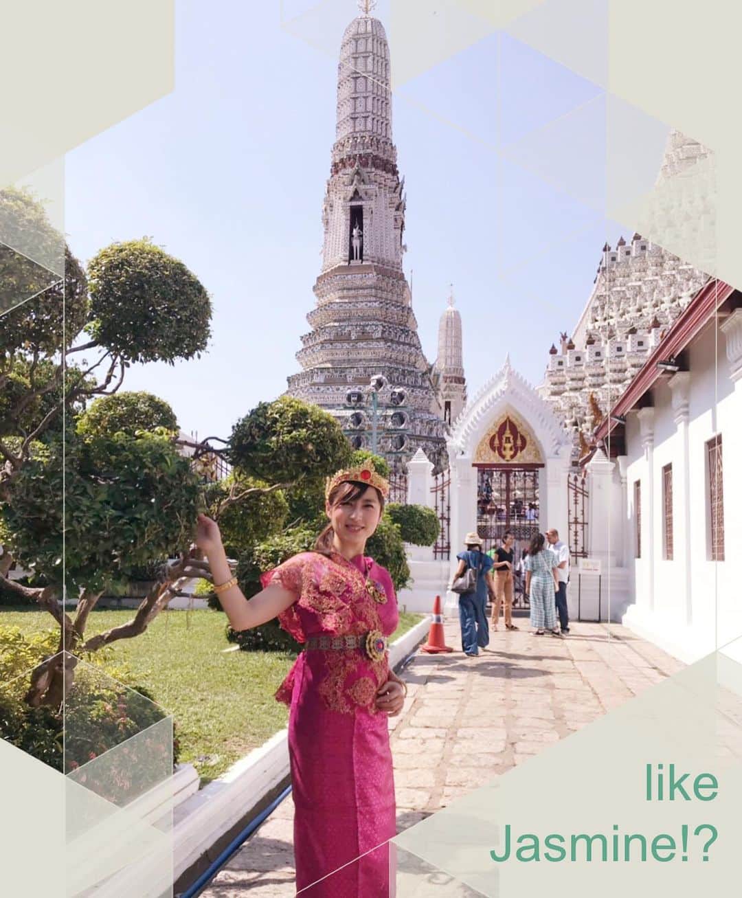 宮崎文子のインスタグラム：「#女子旅 っぽいことも  #ワットアルン に行ったら民族衣装を着させてもらいました  基本的には布を巻き付けるスタイル✨  金・紫・緑・青などさまざまな色を選べるハズなのですが、着付けをしてくださったお姉さまが有無を言わさず「ピンク！！！」とご指定いただいため、ピンクになりました笑っ  ちょっとだけjasmineっぽいからいっか(´・ω・｀) #aladdin #ジャスミン #旅コーデ #体験」