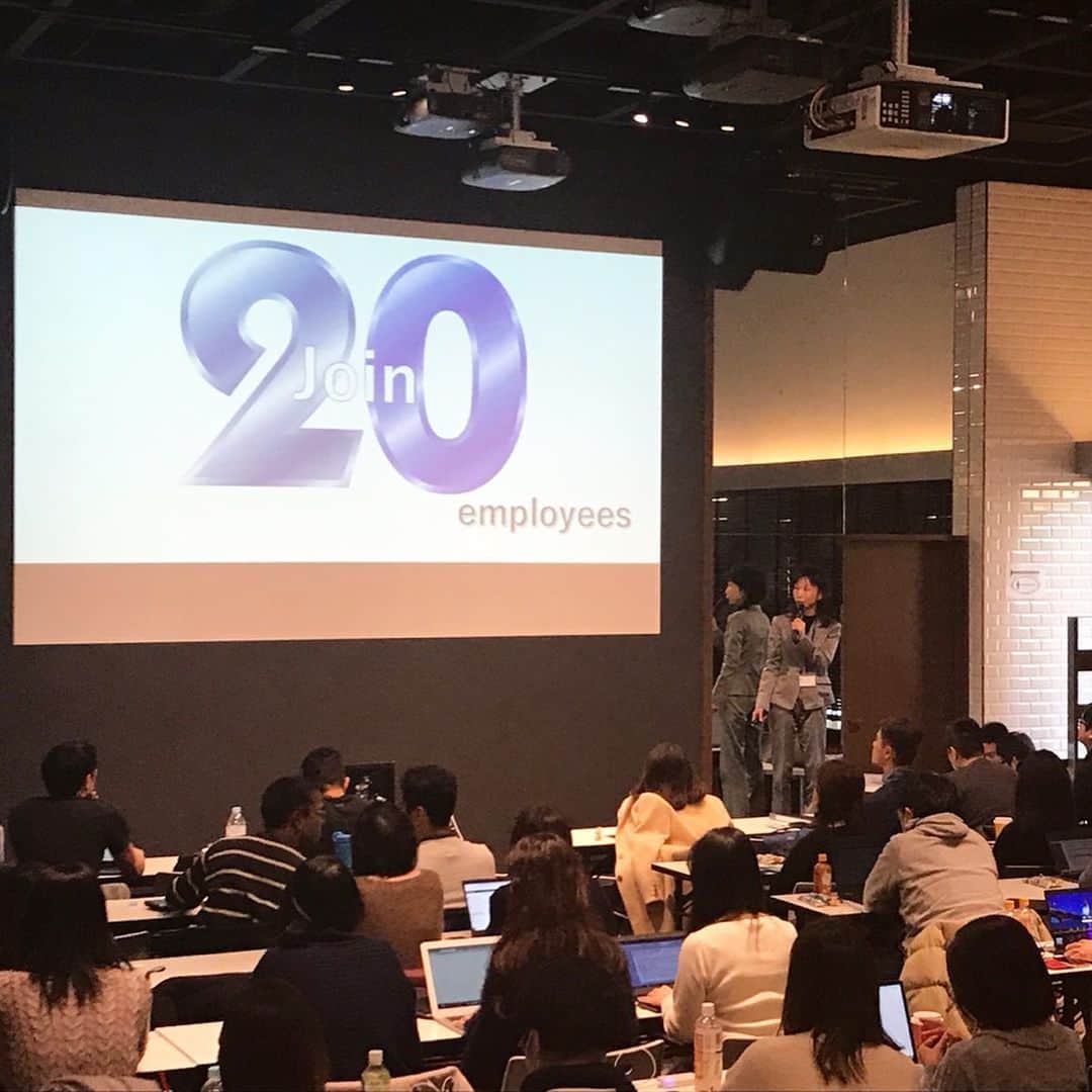 ベンチャーリパブリックのインスタグラム：「VRG Kick-off 2020 ①﻿ 年初キックオフを開催いたしました！﻿ ﻿ 弊社キックオフでは、新しく入社したスタッフ達が幹事となり、会議の進行からゲームなどの企画ものまであらゆる形で盛り上げてくれます。（今年も素晴らしかった👏🏻）﻿ ﻿ 夜の懇親会は会議の緊張がほぐれてみんな大盛り上がり！！ 特に絵の伝言ゲームは素敵な画伯がたくさん誕生して面白かったです。笑﻿ ﻿ ----﻿ #ベンチャーリパブリック #西麻布 #旅行 #人事 #キックオフ #venturerepublic #linetraveljp #nishiazabu #Kick-off」