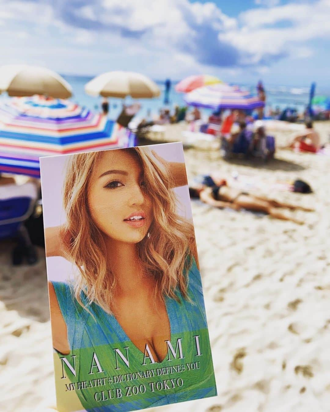 園崎夏海のインスタグラム：「常夏の楽園ベイベー🏝 ココナッツ🥥と サンシャインクレイジー🤑💜💖 😂😂😂😂😂 Hawaiiなう♥️♥️♥️🙏 連れてきてくれてありがとう🤣 * * * #六本木 #ZOO #ZOOTOKYO #ズー #ズー東京 #ズートーキョー #キャバ嬢 #キャバクラ　#ぎゃる　#hawaii」