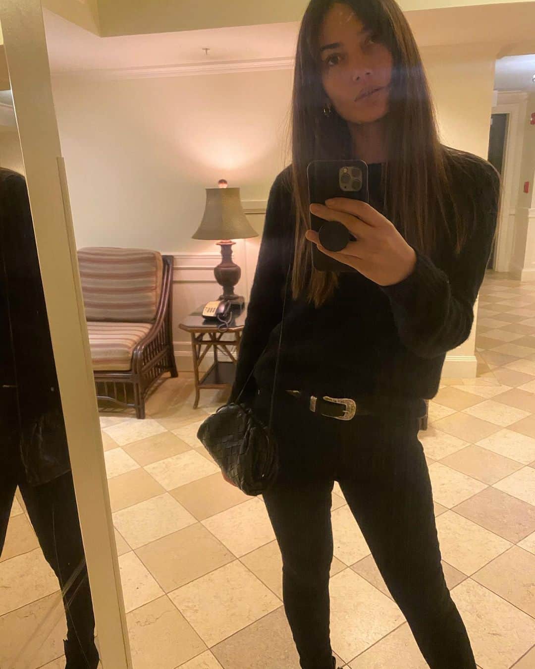 リリー・オルドリッジさんのインスタグラム写真 - (リリー・オルドリッジInstagram)「This is what I like to call the #HotelElevatorMirrorDoorSelfie 📸」1月22日 10時16分 - lilyaldridge