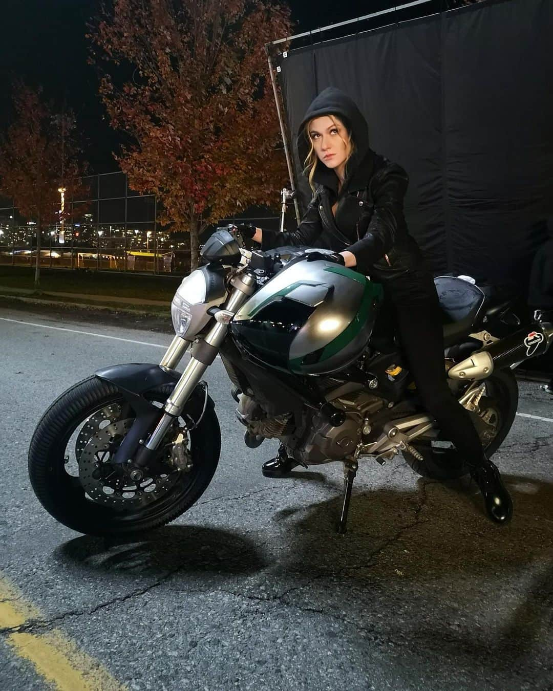 キャサリン・マクナマラさんのインスタグラム写真 - (キャサリン・マクナマラInstagram)「New ride...sort of... 😉 some things never change... #shadowhunters #greenarrow #miasmoak #claryfray #greenarrowandthecanaries @cw_arrow @shadowhunterstv」1月22日 10時30分 - kat.mcnamara