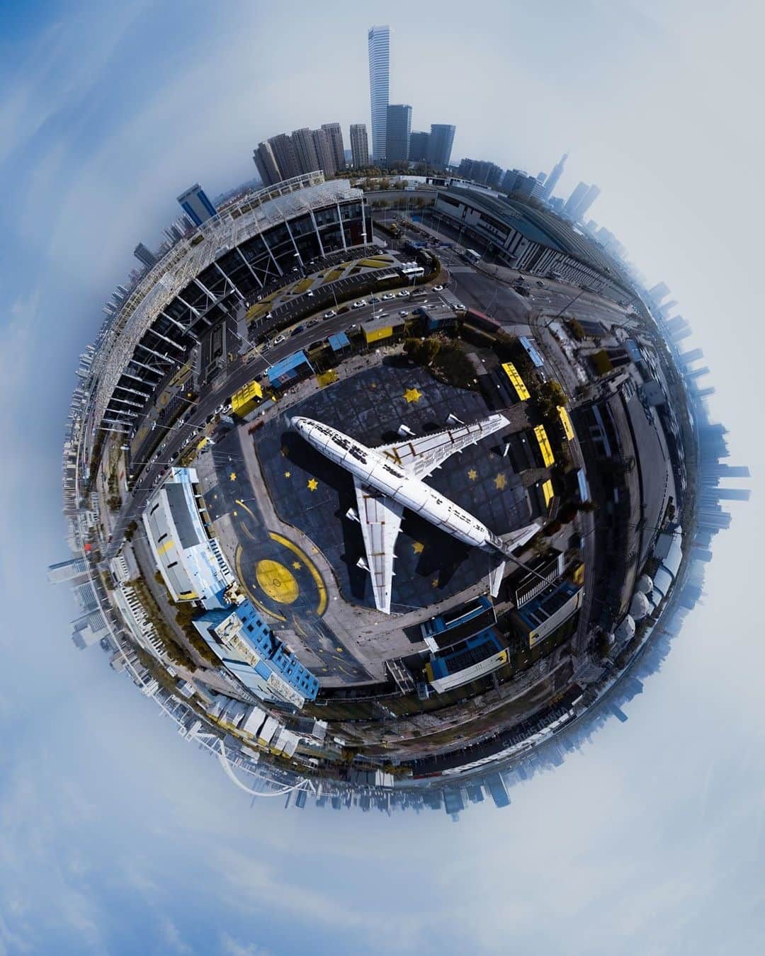 Official RICOH THETAさんのインスタグラム写真 - (Official RICOH THETAInstagram)「Looking down on the Shanghai airport with @panvelvet in this world class tiny planet 😍🤯✈️」1月22日 10時34分 - theta360official