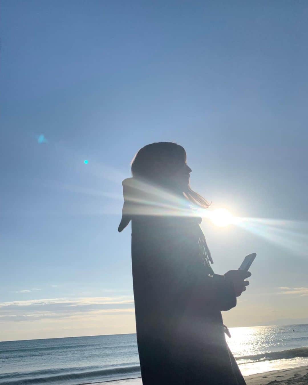 ANNA さんのインスタグラム写真 - (ANNA Instagram)「🌊ＤＡＹ ＯＦＦ🌊✨・ ・ ・ 去年は休みの日にも家に帰っても仕事してて、とても忙しく過ごしたので、今年はちゃんとオンオフを作ってみようと思う🧐・ ・ ・ 出来るかな...😂・ ・ ・ ・  #dayoff #breakday #辻堂海岸 #休日 #bestie #beachlife #beachside #dayout #withmybestie #activelife #outdoorlife」1月22日 10時49分 - anna_flare