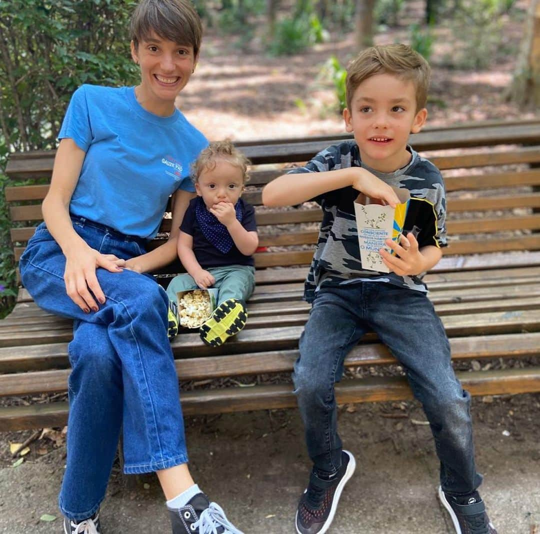 Ana Hickmannさんのインスタグラム写真 - (Ana HickmannInstagram)「Momento fofura!!!! Como eu amos estes meninos🥰. Os primos são um grude. Hoje foi dia de curtir o parque e o aquário com o Francisco e a tia @isabelhickmann 🌳 🍿🐠🐡 #família #ferias #family #friends #vacation」1月22日 10時50分 - ahickmann