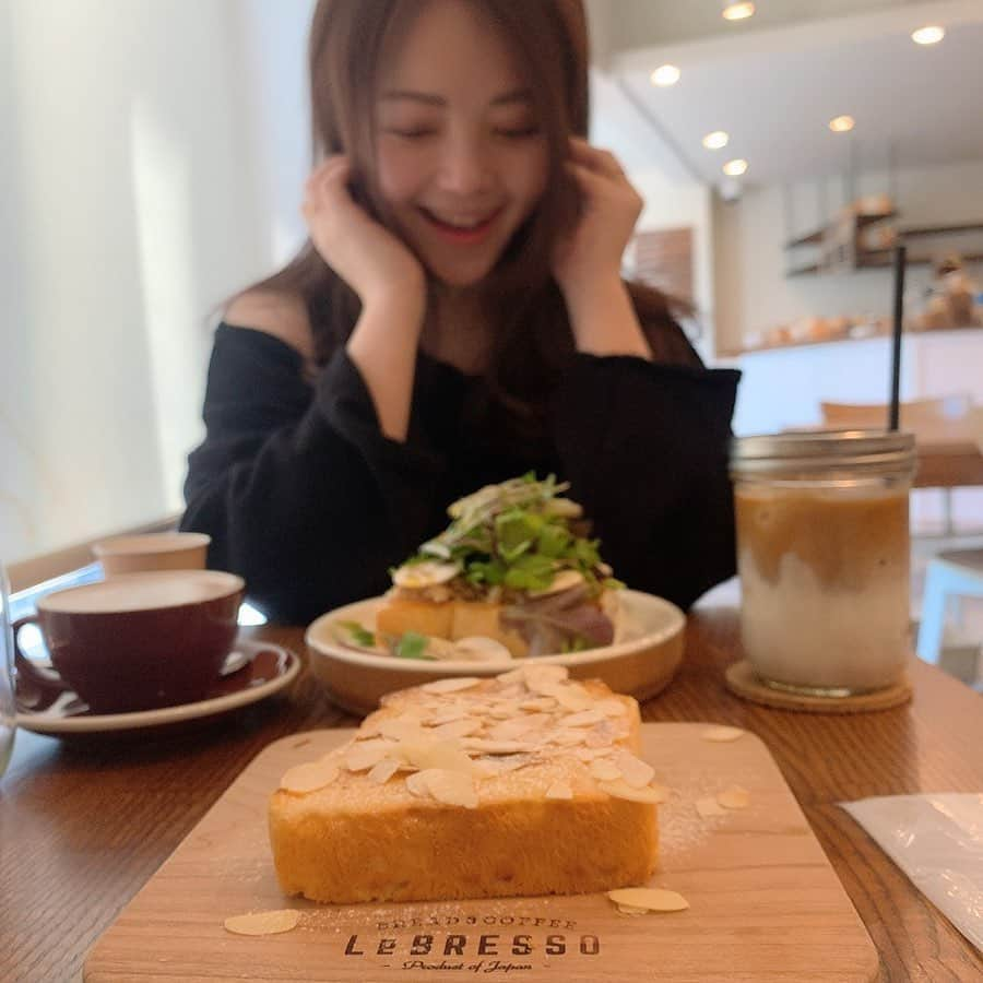 大井智保子さんのインスタグラム写真 - (大井智保子Instagram)「朝活🥪🥪 行ってみたかったパン屋さん🍞 . 予習で食べるの決めてたはずなのに、 結局"冬限定"のあんこバターにしちゃった🧈♡ . . #食パン #🍞 #トースト #toast #bread  #lebresso #lebresso目黒武蔵小山店  #武蔵小山カフェ #武蔵小山 #cafe #bakery #🥪 #ベーカリー #パン屋さん #また行きたい #あんバター #あんバタートースト #あんバタ好き #あんこバター #あんこバタートースト」1月22日 11時21分 - chihokoi