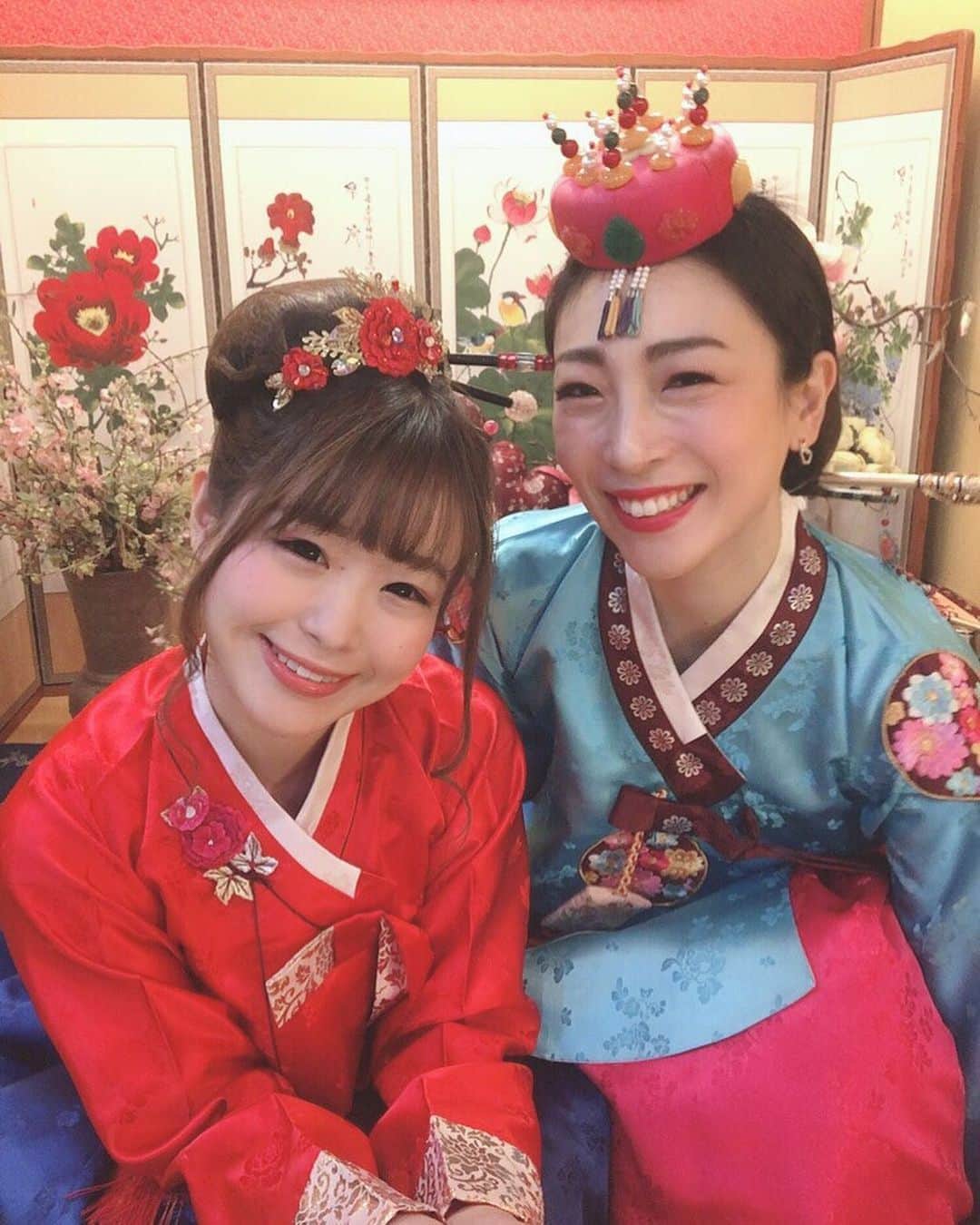 のインスタグラム：「初チマチョゴリ！ 念願のチマチョゴリ！ また着たい🇰🇷 #最初で最後の2人きり海外旅行 #4回目 #ソウル #チマチョゴリ」