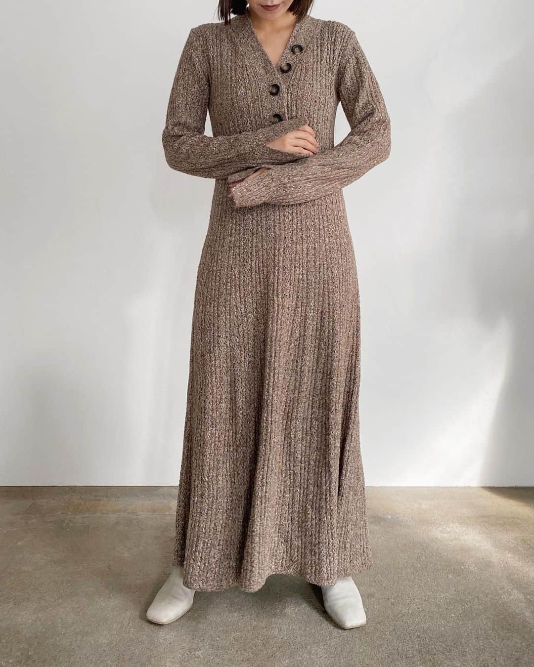 CASA FLINEさんのインスタグラム写真 - (CASA FLINEInstagram)「knit dress ¥29,000 +tax﻿ ﻿ staff 158cm #casafline #sustainable #craftmanship #ethical  #sustainablefashion  #upcycle #reuse#sustainablemodefashion  #handmade #organic #casaflineforearth ﻿ ﻿ ﻿ ﻿ ﻿ ﻿ ﻿ ﻿ ﻿ ﻿」1月22日 11時30分 - casa_fline