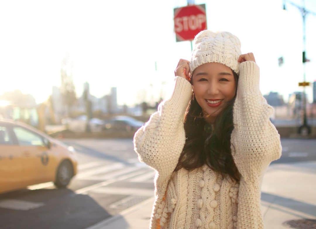 澤山璃奈さんのインスタグラム写真 - (澤山璃奈Instagram)「#sawarina_ny ☃️ Photo by @k1989m ————☀︎———— I don't like winter...🧊❄️ But I like white knit style⛄️ 寒いの苦手だから冬やだよぅ…🥶 でも白ニットは好きっ🧶♥️ #プチNY生活 #NY生活 #短期留学  #ニューヨーク　#NY  #nylife #newyork #nyphoto #nyc #Manhattan #Chelsea #sticker #streetstyle  #balenciaga #streetfashion #winterfashion #whiteknit #白ニット #zara #hm」1月22日 11時47分 - rinasawayama