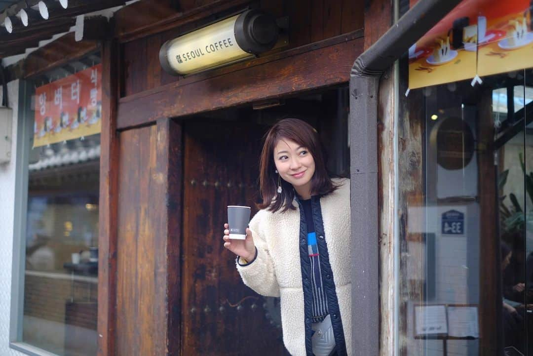 奥田順子さんのインスタグラム写真 - (奥田順子Instagram)「イクソンドンは、伝統家屋である韓屋が立ち並び、それを改装した個性的なカフェがたくさん🍴 #益善洞#イクソンドン#韓国の伝統家屋 #韓屋#鍾路区#益善洞#イクソンドン#서울커피#익선점」1月22日 11時48分 - okuda_junko