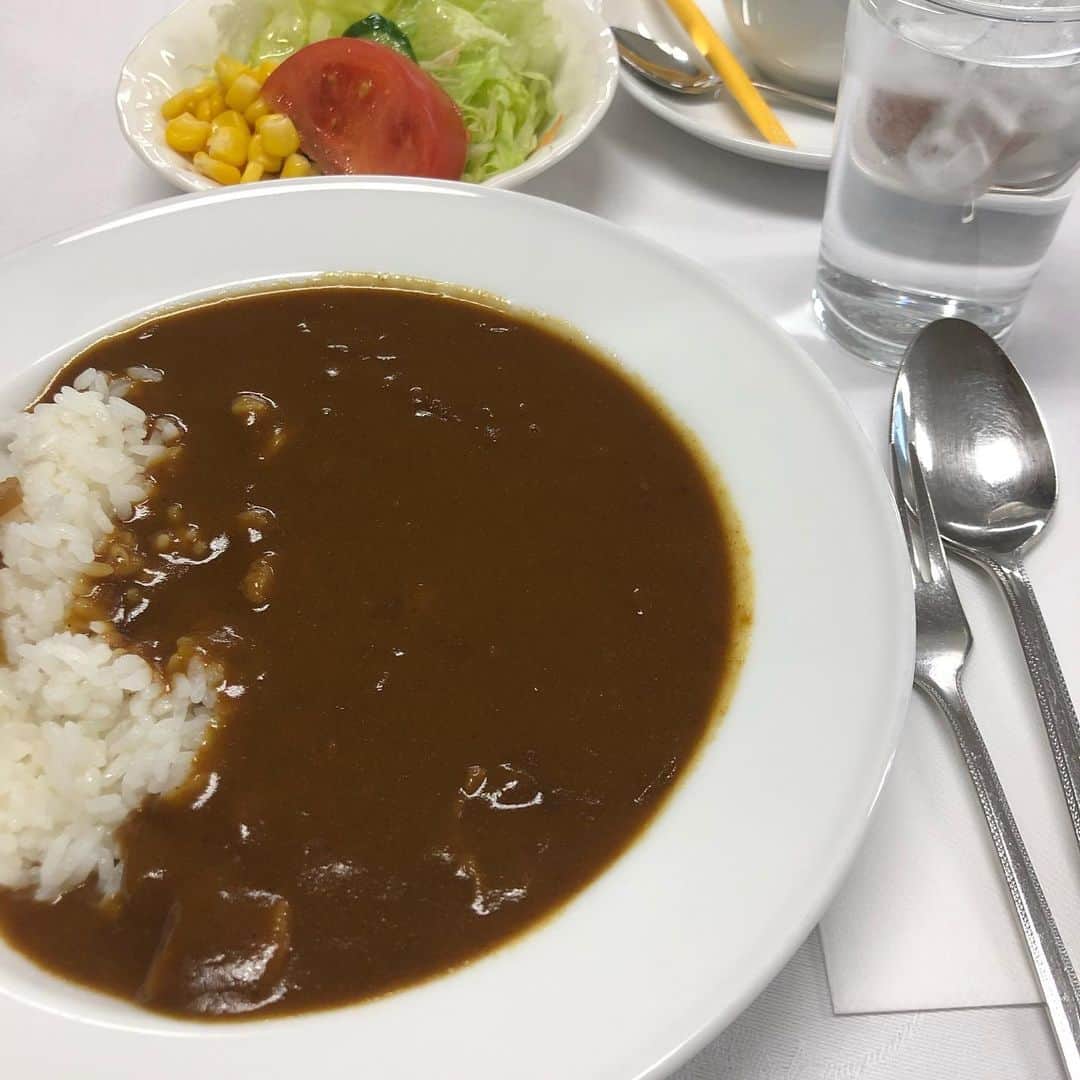 のインスタグラム：「. #自民党本部 にて#カレー  会議です。  #井林ふらり  #国会らいふ」