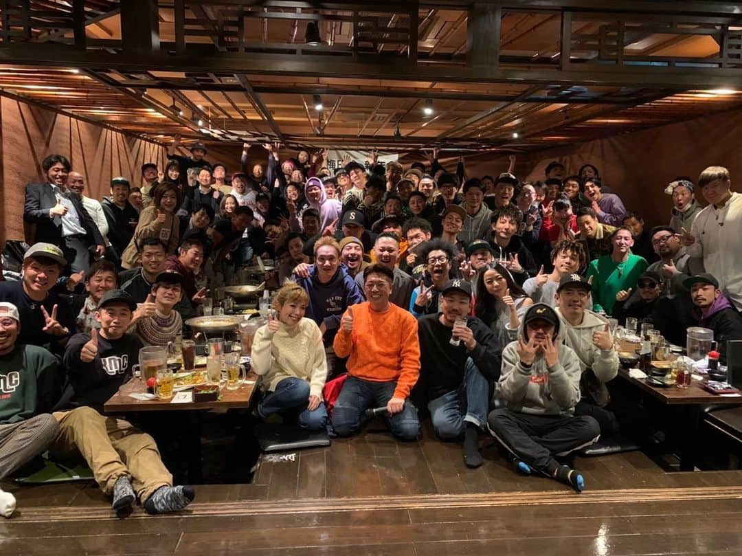 関義哉のインスタグラム：「昨日は毎年恒例 梅田会 大新年会！！ そうそうたるメンバーの方々が 参加されている新年会に 参加させて頂き 幸せです！ 2020年も頑張ります！！ 梅田さんいつもありがとうございます！ ・ #梅田会 #新年会 #最高でした #終電だったので集合写真にはのれていませんが笑 #芸能界 #スポーツ界 etc」