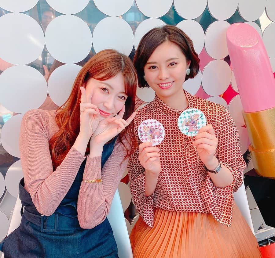 瀧口友里奈さんのインスタグラム写真 - (瀧口友里奈Instagram)「・ 先週の　@at_cosme_tokyo のオープニングスペシャル生配信🎥 ・ ゲストとのお写真、更新しきれていなかったのでご紹介させてください☺️ ・ NMB48現役アイドルでありながら、大人気美容系Youtuberの吉田朱里さん、ことアカリン✨@_yoshida_akari ・ 透き通るようなお肌がとっても美しかったです。 ・ プロデュースしている「B IDOL」のリップの人気も凄まじく、「自社ビル建てて❤︎」といううちわを持ったファンの方も駆けつけるほど！ 今後のコスメプロデュースも楽しみです。 ・ そして、写真2枚目👉 表参道のトップスタイリストのお二人 渡邊義明さん　@watanabeyoshiaki  阿形聡美さん　@satomi.agata  に2020年のヘアトレンドを伺いました！ ・ 今年は引き続き、ウルフヘア。 そして、濡れ髪ヘアは、よりサラッとしたテクスチャーに、とのことです💇‍♀️とってもためになるレクチャーでした✨ ・ #アットコスメトーキョー #アットコスメ  #nmb48 #吉田朱里 さん　#あかりん #あかりんリップ  #bidol #アイドル #youtuber #ユーチューバー #美容院 #美容師 #ヘアトレンド #コスメ #コスメ好きさんと繋がりたい  #キャスター #アナウンサー #セントフォース #mc #司会 #瀧口友里奈」1月22日 11時57分 - yurinatakiguchi