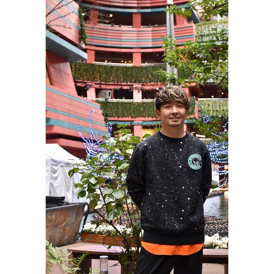 キャナルシティ博多のインスタグラム：「1月13日(月)、FM FUKUOKA×SHOCK EYE（湘南乃風）成人の日スペシャルトークイベントが行われました！イベントの最後には会場の皆さんと記念撮影も♫ ・ 今回は特別に、キャナルシティ博多オリジナルフォトも大公開しちゃいます！SHOCK EYEさんが写っているのはキャナルシティ館内のどこかですよ♪2020年の待ち受けはSHOCK EYEさんで決まり！！ ・ 当日のイベントの模様はFM FUKUOKAで1/26(日) 19:30~19:55 OA! radikoアプリなら携帯からでも聴けます。お楽しみに！ ・ #SHOCKEYE #湘南乃風　#FMFUKUOKA #キャナル #キャナルシティ博多 #fukuoka #hakata #tenjin #福岡 #博多 #天神」