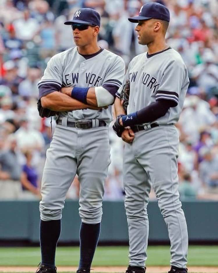 アレックス・ロドリゲスさんのインスタグラム写真 - (アレックス・ロドリゲスInstagram)「To The Captain Derek Jeter - congratulations on taking your rightful place in the Baseball Hall of Fame where you will be, for eternity, as one of history’s greatest players, at any position, in any era. . It was the rock n jock MTV game (in our teal uniforms) that we shared a cab to the stadium from our hotel and said, man if we can sign a lifetime contract for a million dollars and 5+ years we would do it. I'm glad we did not have a pen or contract. . I was lucky to be by your side on the left side of the infield for so many years. I needed you more than you needed me. You were our #tablesetter on our magical 2009 run and I can’t thank you enough. #RE2PECT . And a special congratulations to Larry Walker on finally getting in where you belong. A ferocious hitter with a super strong arm and amazing athleticism. #Congrats 🇨🇦」1月22日 12時06分 - arod