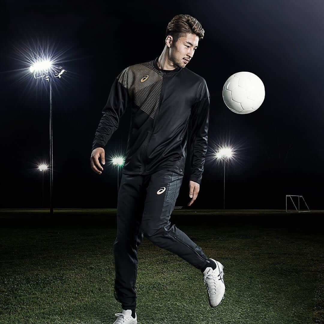 中山雄太のインスタグラム：「Shooting makes me think that a job to be a model is so difficult every time. I will never get used to it🤔  #ASICSFOOTBALL #IMoveMe #TeamDSLIGHT #本物志向 #DSLIGHT  #DSLIGHTXFLY4 #サッカーウエア」