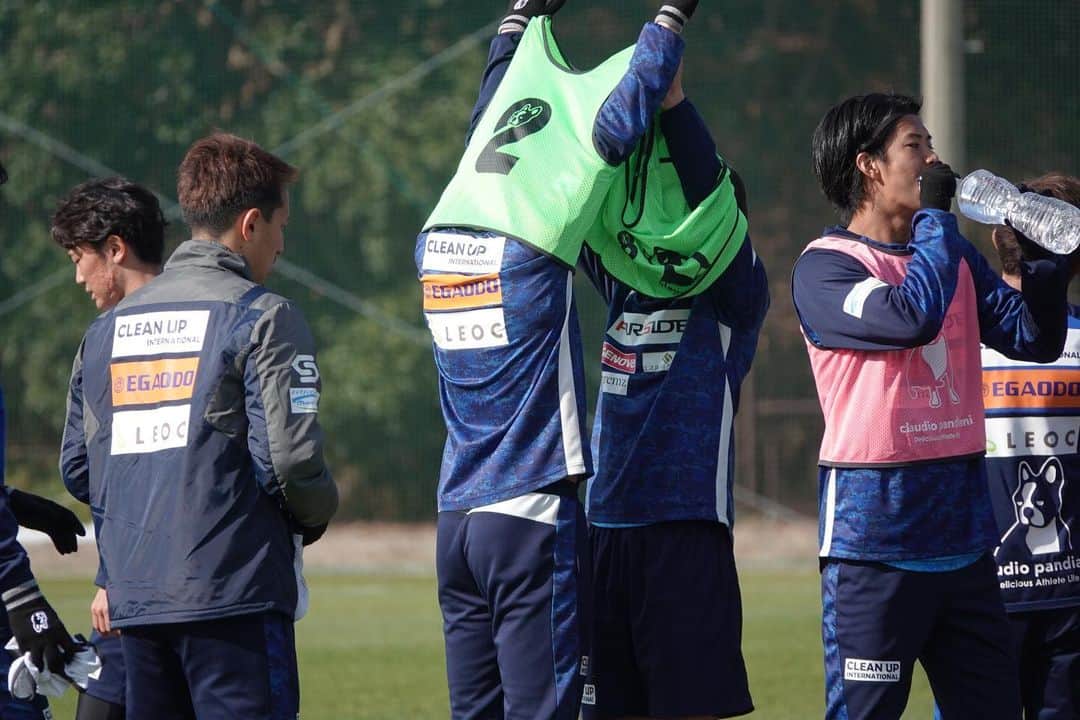 横浜FCさんのインスタグラム写真 - (横浜FCInstagram)「- 和歌山キャンプ8日目。 連日ハードなトレーニングが続いていますが、練習見学に来てくれる子ども達や皆さんのおかげで、良い雰囲気の中トレーニングできています！ - #YOKOHAMAFC #横浜FC #HAMABLUE #HAMAPRIDE #jleague #上富田スポーツセンター」1月22日 23時06分 - yokohamafc_official
