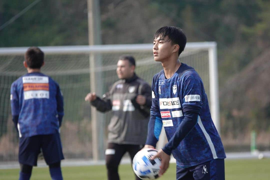 横浜FCさんのインスタグラム写真 - (横浜FCInstagram)「- 和歌山キャンプ8日目。 連日ハードなトレーニングが続いていますが、練習見学に来てくれる子ども達や皆さんのおかげで、良い雰囲気の中トレーニングできています！ - #YOKOHAMAFC #横浜FC #HAMABLUE #HAMAPRIDE #jleague #上富田スポーツセンター」1月22日 23時06分 - yokohamafc_official