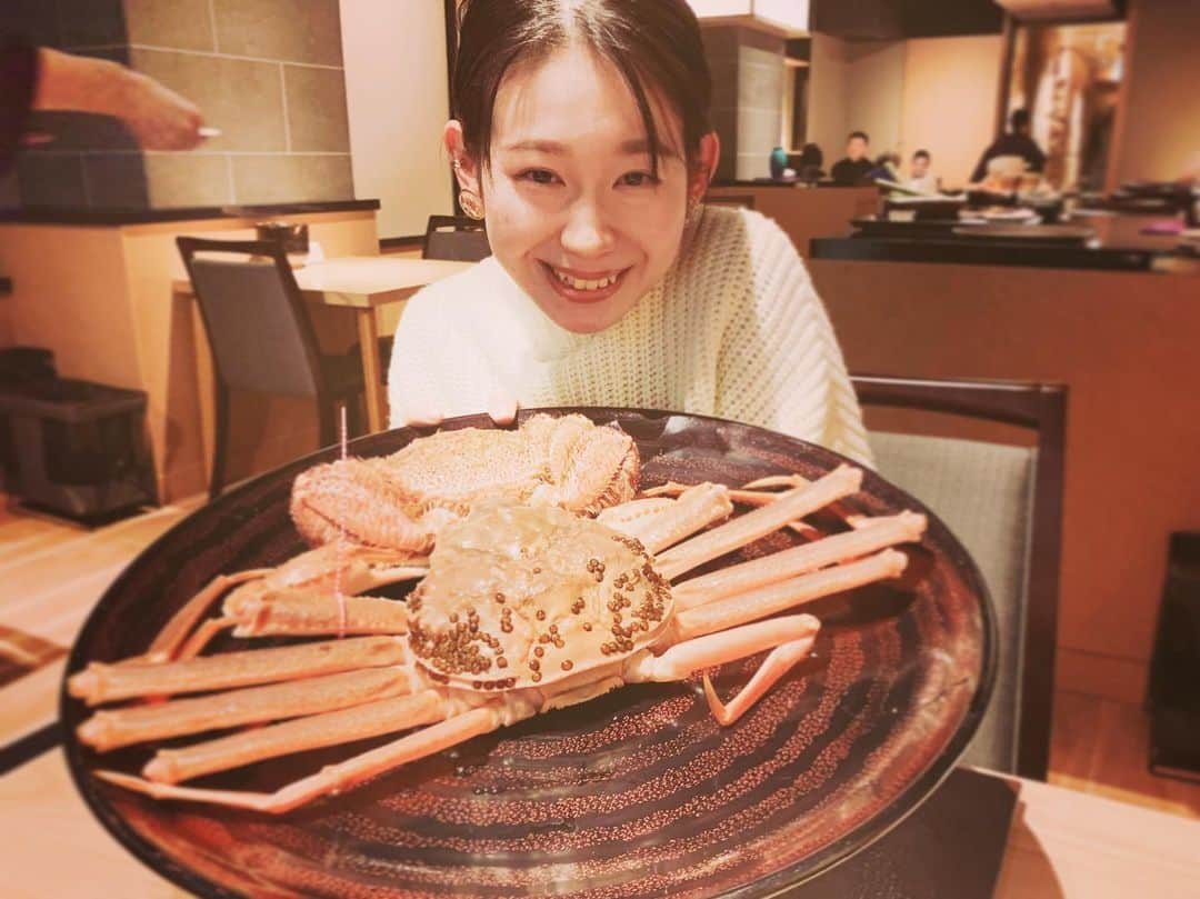 橘花梨さんのインスタグラム写真 - (橘花梨Instagram)「わたしは今年もカニがすき🦀 #カニ料理 #松葉蟹 #活毛蟹 #蟹みつ」1月22日 23時07分 - tachibana_karin