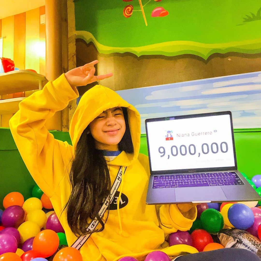 Niana Guerreroのインスタグラム：「happy 9M subs fam! love yall 🥰 road to 10 mil lets go 🤣」
