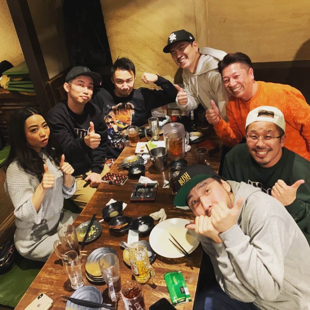 RYO the SKYWALKERのインスタグラム：「今年も梅田会 新年会にお邪魔しました！いろんなジャンルの人ともお会いできるし、レゲエ人もたくさんいるので普段と違うリンクが出来て楽しい(^^) 梅田さんいつもありがとうございます！ #梅田会 w/Bisca, KYARA, DJ 下拓, TAKAFIN, 梅田さん, SAPE」