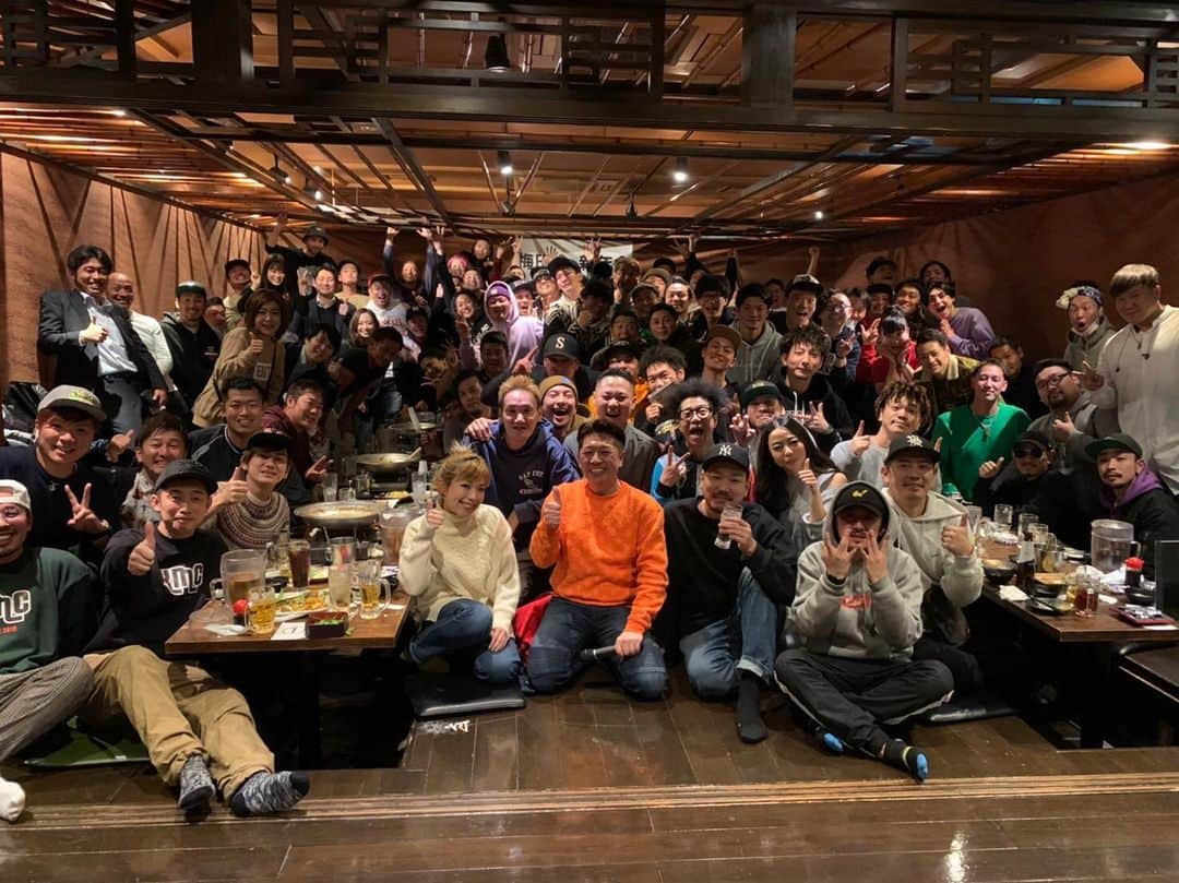 RYO the SKYWALKERのインスタグラム：「#梅田会 集合写真！プロ野球選手から芸人さん、ミュージシャンまで毎年人数が増え続ける大新年会！」
