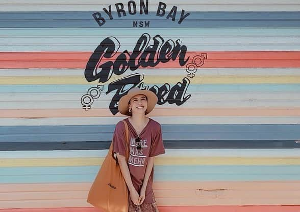 中別府葵のインスタグラム：「バエ。 どこで撮ってもオシャレな街。  この日は全身#ungrid  #australia #goldcoast #byronbay#travel #wold」