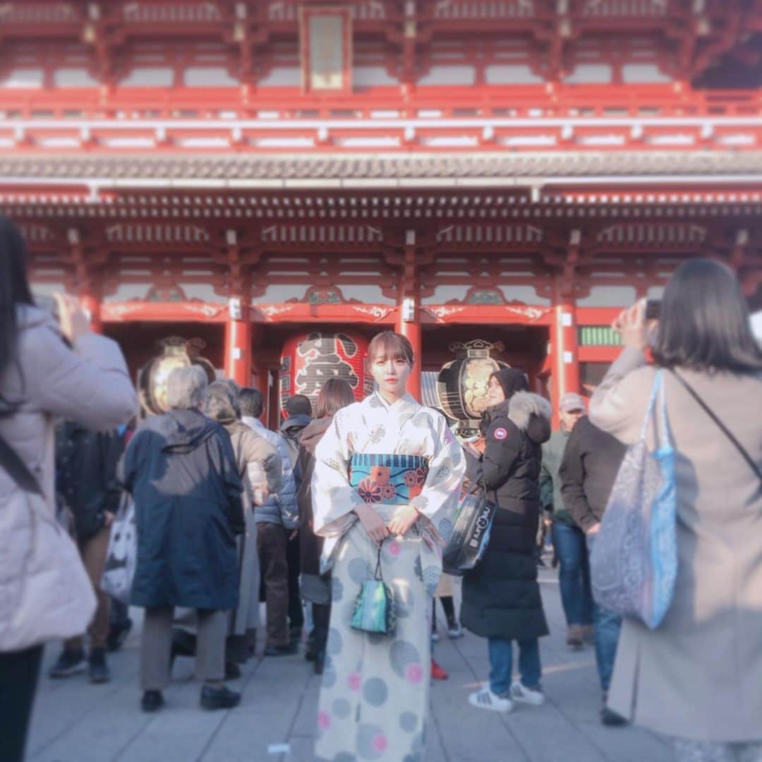 のインスタグラム：「お元気ですか？ 2020年はもう少しインスタ更新したいなーとか思ってるけどどうかな🤭  #着物 #浅草寺」