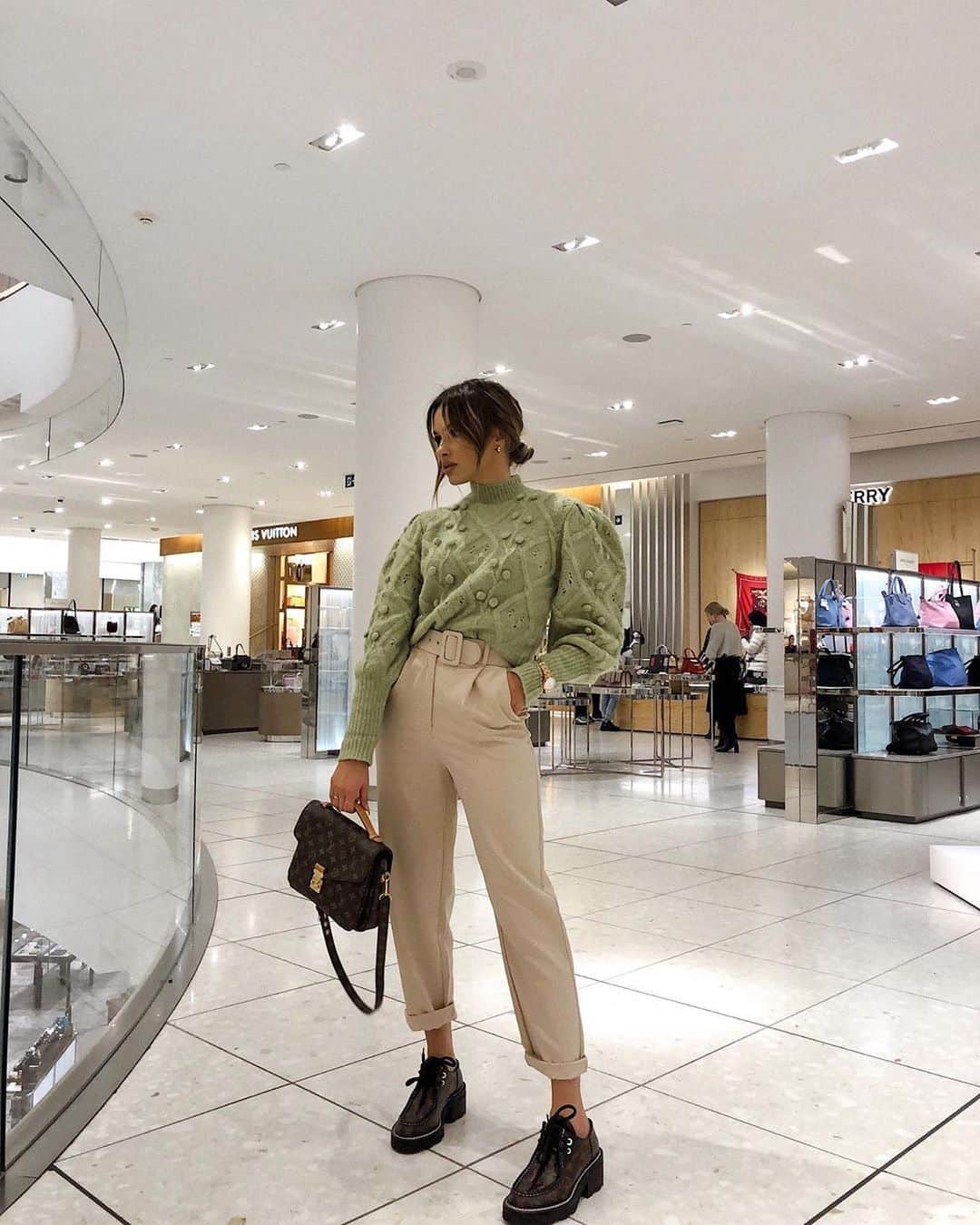 Angel™さんのインスタグラム写真 - (Angel™Instagram)「OOTD. Which outfit would you add to your shopping list? Credit @vitaliia #americanstyle #winterfashion #winteroutfits #onlineshopping #style #fashion #ootd #outfit ❤️ #asaqueen」1月22日 21時59分 - americanstyle