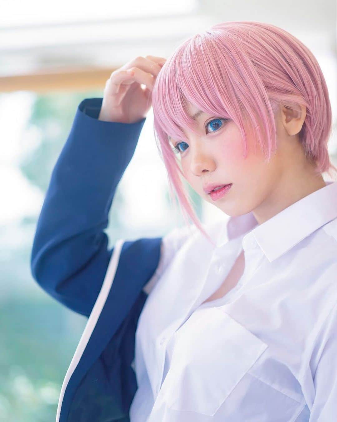 週刊少年マガジンのインスタグラム：「#週刊少年マガジン 8号の表紙・巻頭グラビアは【 #えなこ × #五等分の花嫁 】 奇跡のコラボを楽しむがよいっ！  撮影 / satoru ヘアメイク / えなこ・堀口麻里 スタイリスト / 吉岡由葵 デザイン / 柳野沙織（ Thir.One inc ） 衣装 / 株式会社リアラ / オタクウィッグスタイリスト / shotac」