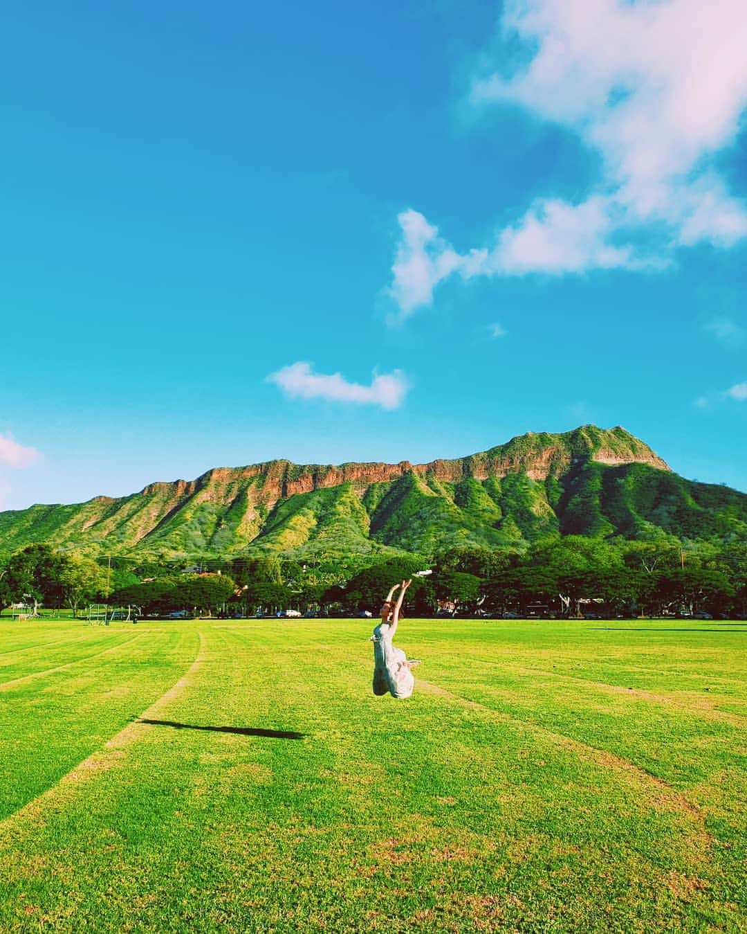 天霧真世のインスタグラム：「· 最強のパワースポット🌴🌺 · 🔍3840 Paki Ave, Honolulu, HI 96815 · · ハワイの素敵な写真を日本から少しずつお届けします😊 · #laterpost #hawaii#oahu#honolulu #diamondhead#kapiolanipark · 🌈@mayomayo.com_ 💎@mayosacise.official ✏@mayo_paint · ·」