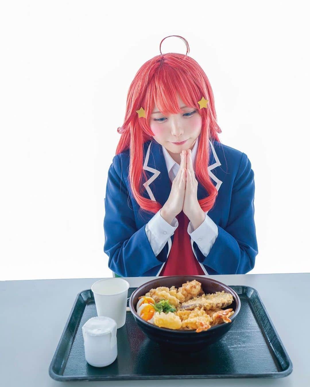 週刊少年マガジンのインスタグラム：「#週刊少年マガジン 8号の表紙・巻頭グラビアは【 #えなこ × #五等分の花嫁 】 奇跡のコラボを楽しむがよいっ！  撮影 / satoru ヘアメイク / えなこ・堀口麻里 スタイリスト / 吉岡由葵 デザイン / 柳野沙織（ Thir.One inc ） 衣装 / 株式会社リアラ / オタクウィッグスタイリスト / shotac」