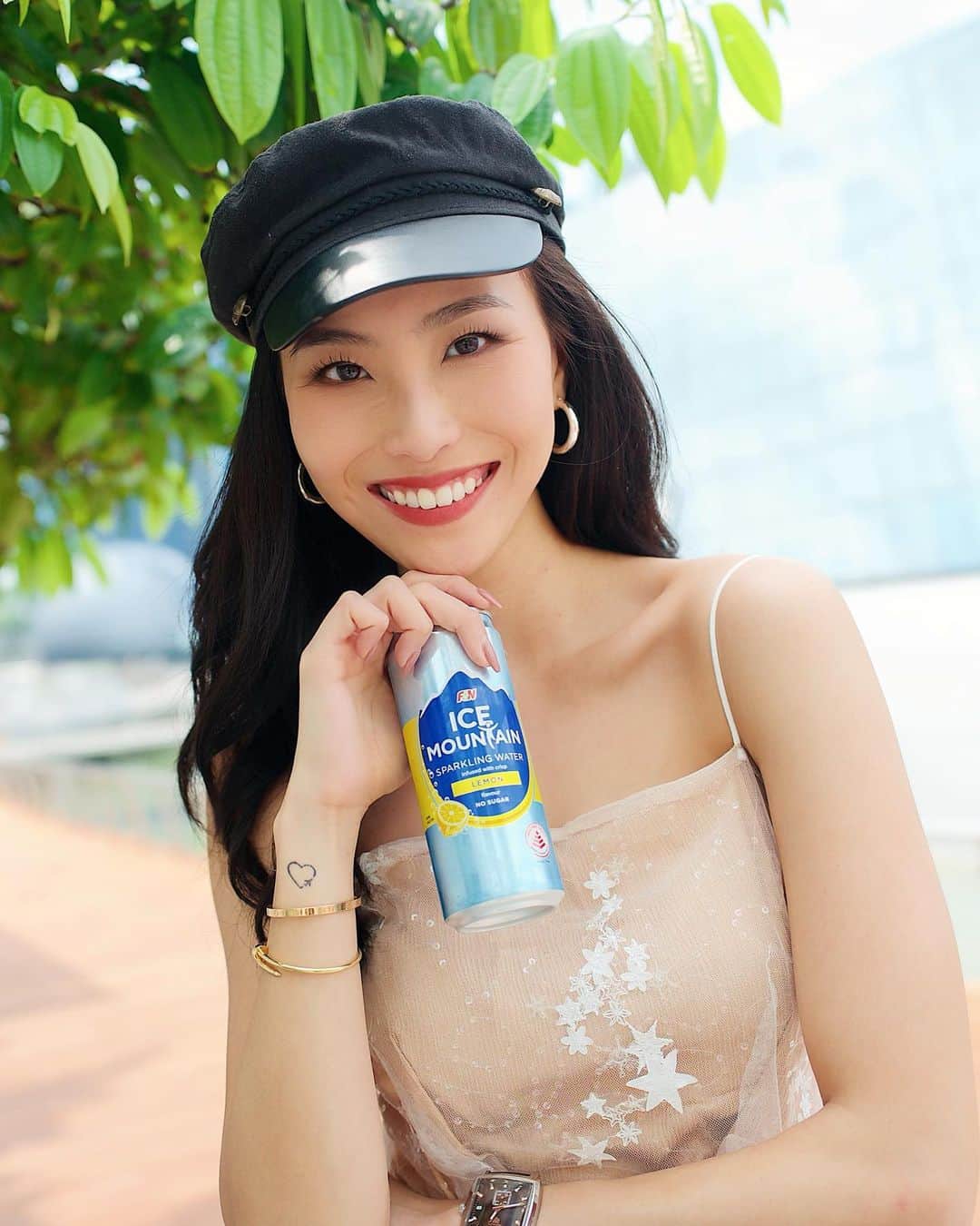 ソニアのインスタグラム：「Super stoked for the long weekend! Doesn’t hurt to add a bit of sparkle to your new year celebrations with @icemountain_sg 🎉#savoureverysip」