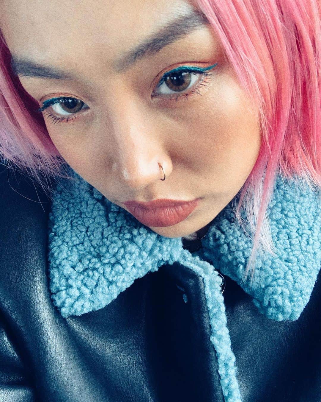RIEHATAさんのインスタグラム写真 - (RIEHATAInstagram)「no time for lashes but put some Santorini color "blue" eyeliner!💙🧿 highly recommend @givenchybeauty #ギリシャ #サントリーニ」1月22日 22時22分 - riehata